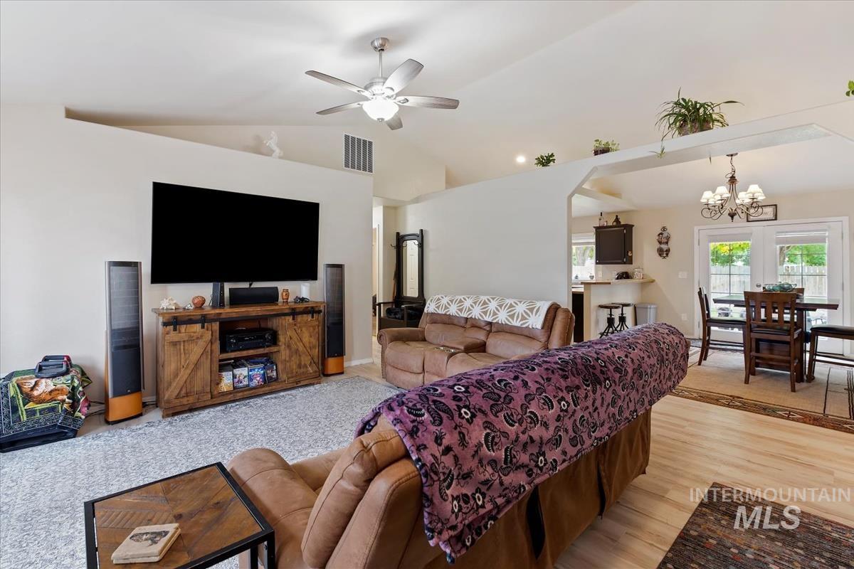 323 Sunridge Drive, Caldwell, Idaho 83605, 3 Bedrooms, 2 Bathrooms, Residential For Sale, Price $365,000, 98965213