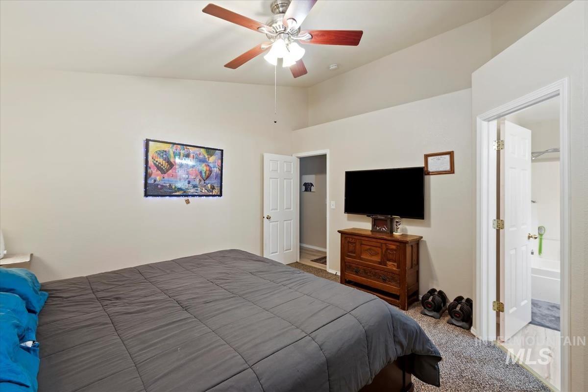 323 Sunridge Drive, Caldwell, Idaho 83605, 3 Bedrooms, 2 Bathrooms, Residential For Sale, Price $365,000, 98965213