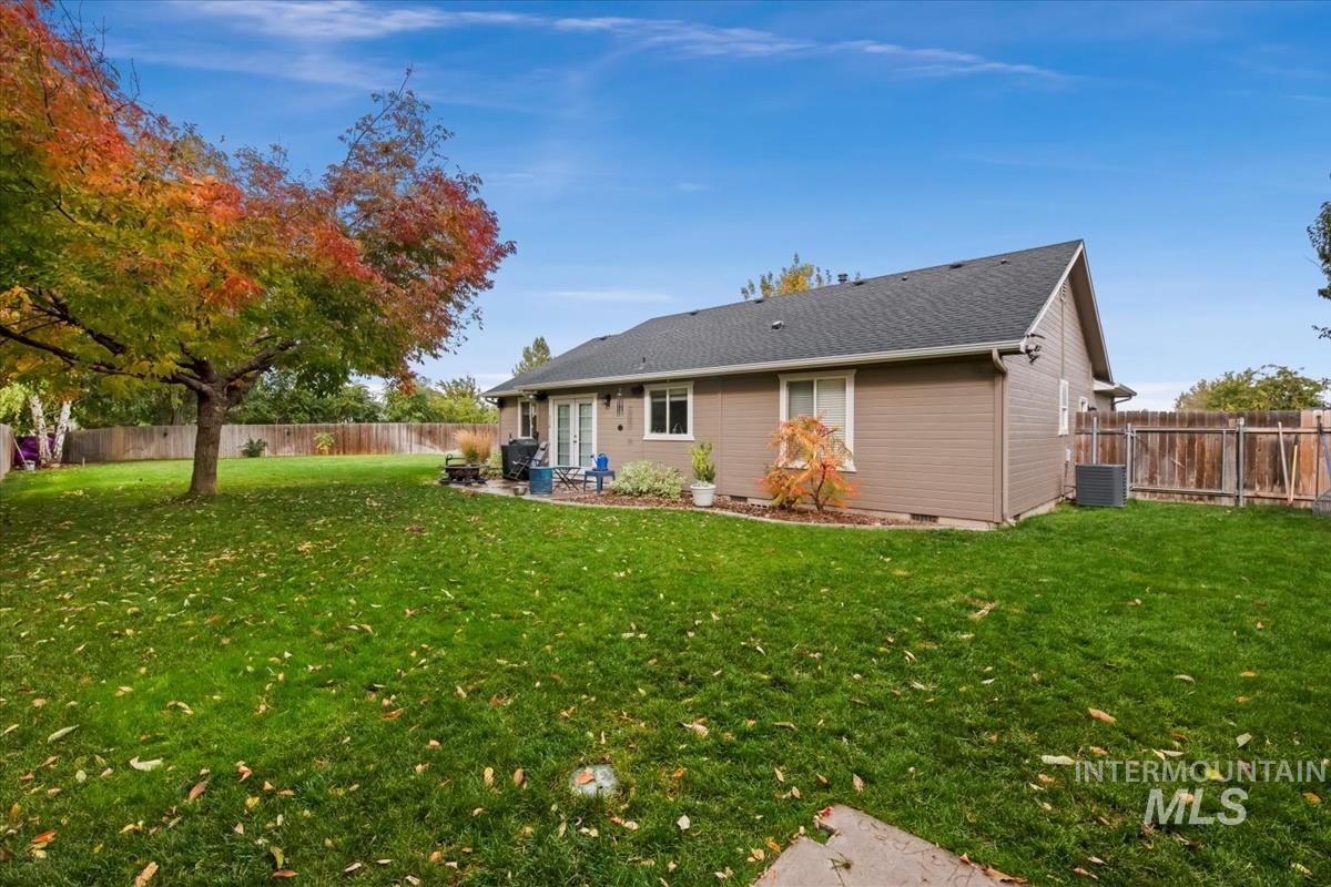 323 Sunridge Drive, Caldwell, Idaho 83605, 3 Bedrooms, 2 Bathrooms, Residential For Sale, Price $365,000, 98965213
