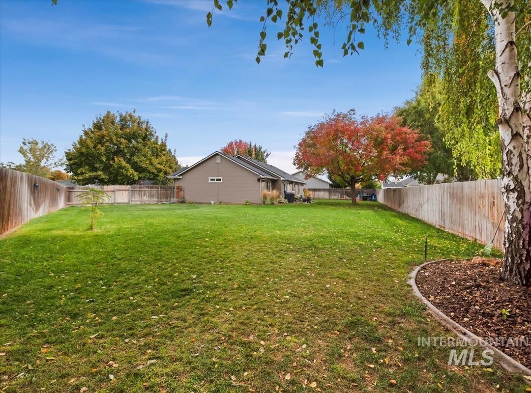 323 Sunridge Drive, Caldwell, Idaho 83605, 3 Bedrooms, 2 Bathrooms, Residential For Sale, Price $365,000, 98965213