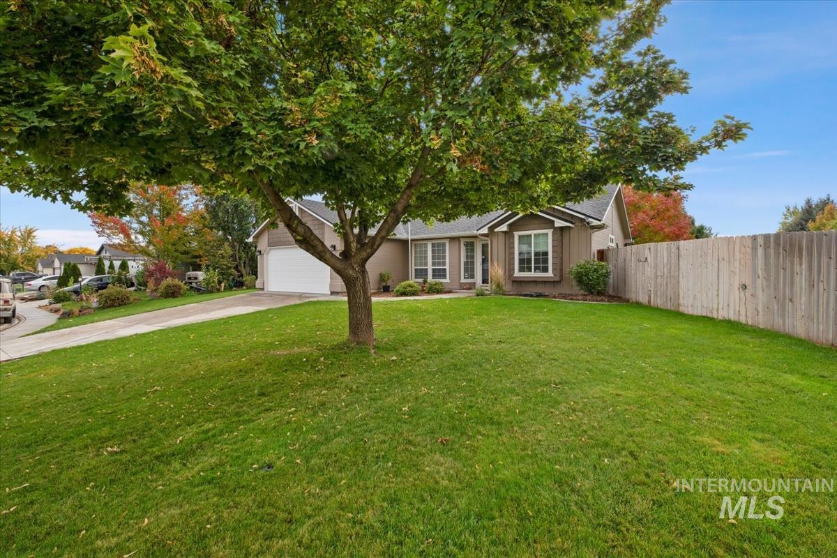 323 Sunridge Drive, Caldwell, Idaho 83605, 3 Bedrooms, 2 Bathrooms, Residential For Sale, Price $365,000, 98965213