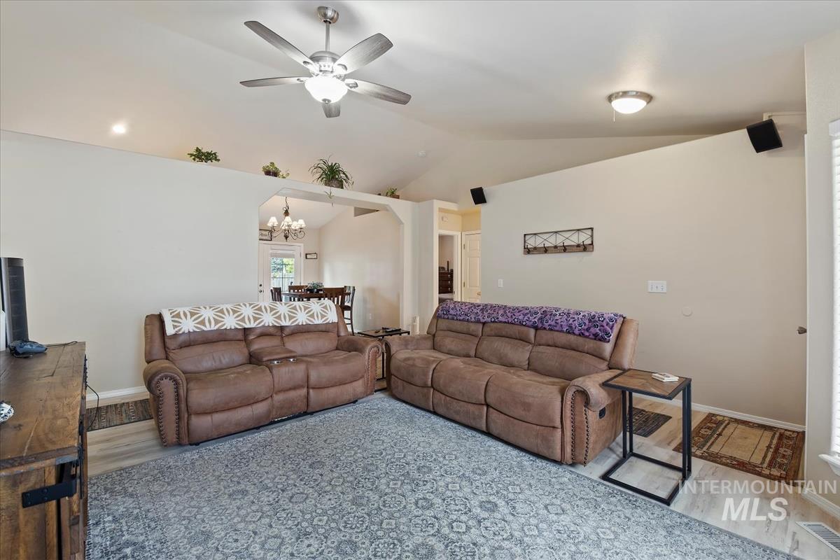 323 Sunridge Drive, Caldwell, Idaho 83605, 3 Bedrooms, 2 Bathrooms, Residential For Sale, Price $365,000, 98965213