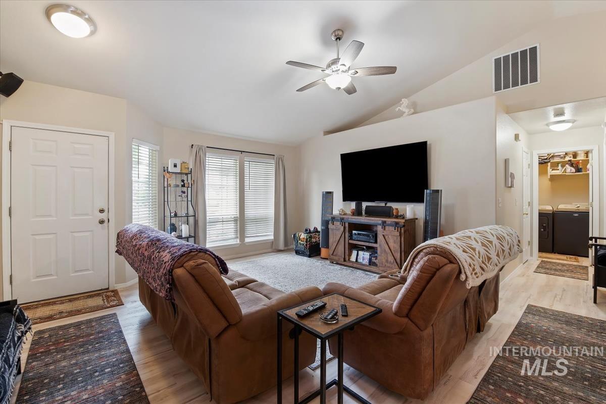 323 Sunridge Drive, Caldwell, Idaho 83605, 3 Bedrooms, 2 Bathrooms, Residential For Sale, Price $365,000, 98965213