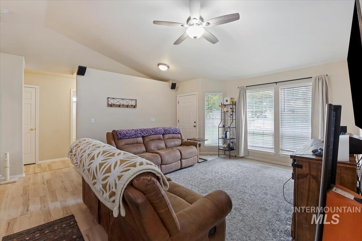 323 Sunridge Drive, Caldwell, Idaho 83605, 3 Bedrooms, 2 Bathrooms, Residential For Sale, Price $365,000, 98965213