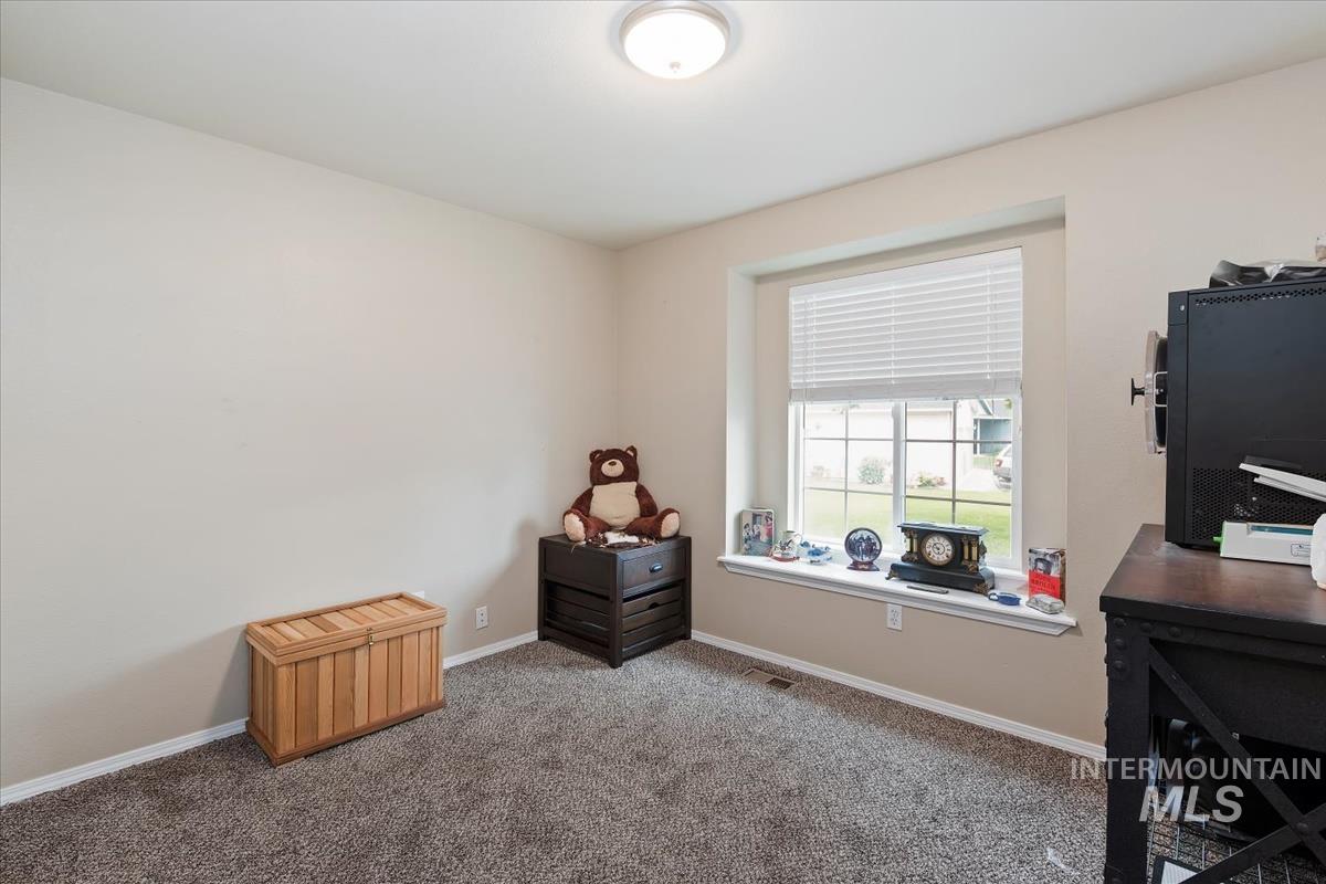 323 Sunridge Drive, Caldwell, Idaho 83605, 3 Bedrooms, 2 Bathrooms, Residential For Sale, Price $365,000, 98965213