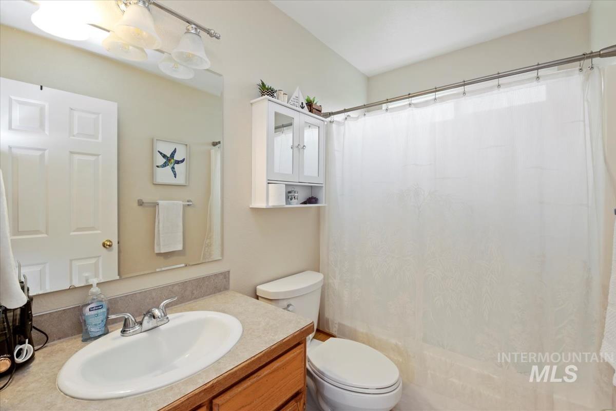 323 Sunridge Drive, Caldwell, Idaho 83605, 3 Bedrooms, 2 Bathrooms, Residential For Sale, Price $365,000, 98965213