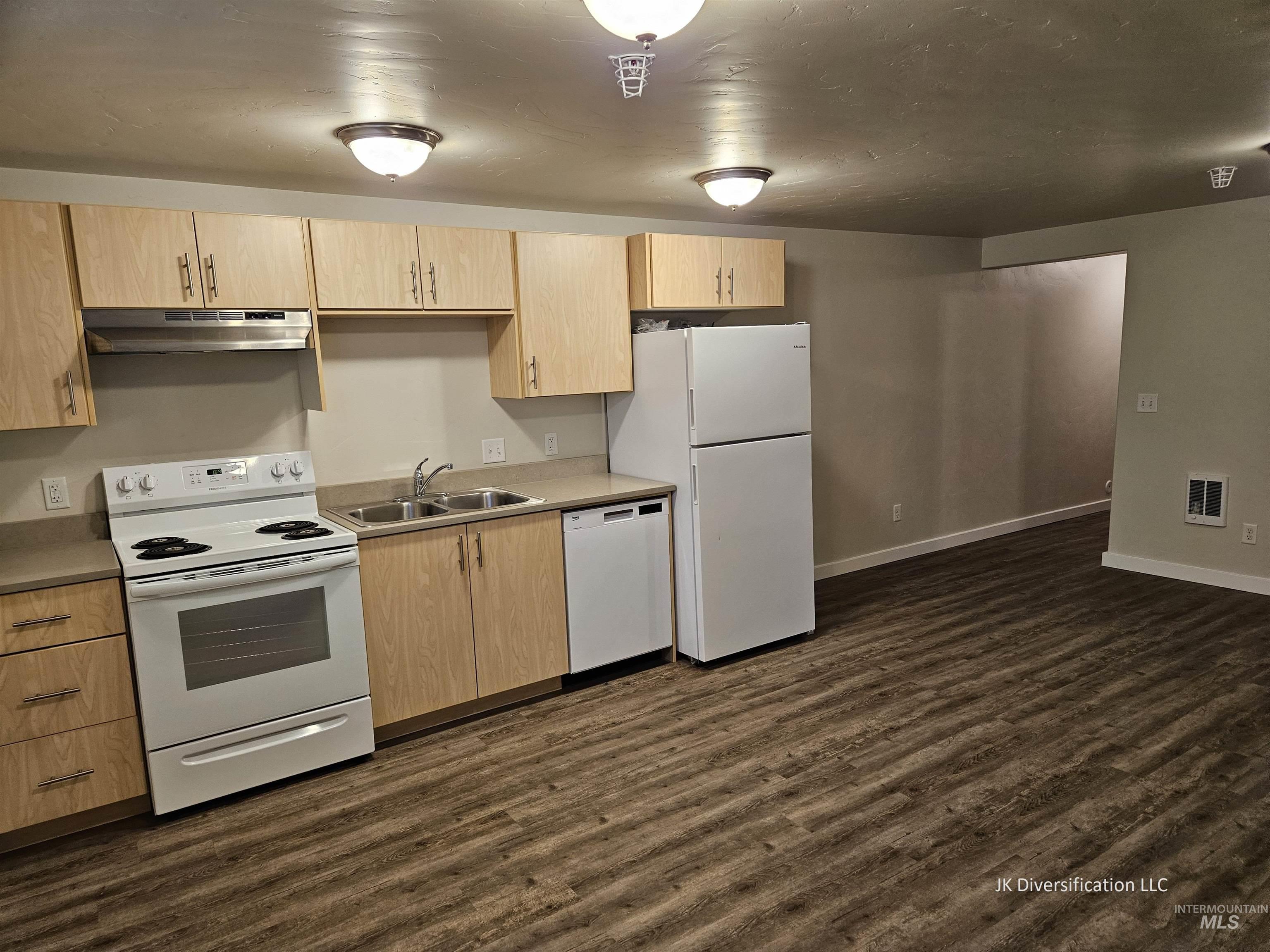 1401 Oakley Ave, Burley, Idaho 83318, 2 Bedrooms, 1 Bathroom, Residential Income For Sale, Price $1,950,000, 98965220