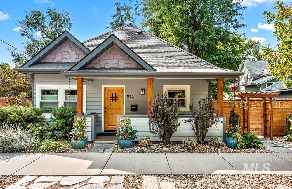 811 W Eastman St, Boise, Idaho 83702, 4 Bedrooms, 2.5 Bathrooms, Residential For Sale, Price $948,000, 98965222