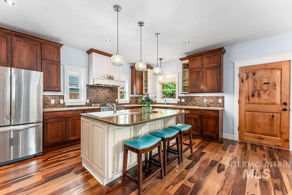 811 W Eastman St, Boise, Idaho 83702, 4 Bedrooms, 2.5 Bathrooms, Residential For Sale, Price $948,000, 98965222