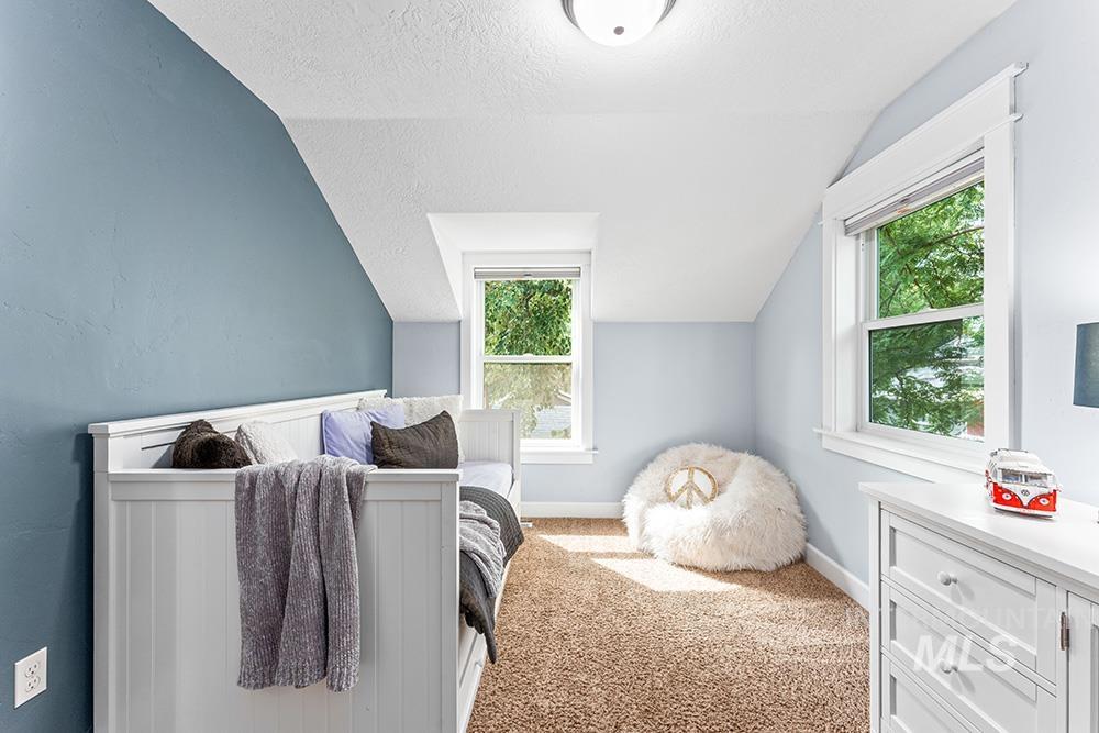 811 W Eastman St, Boise, Idaho 83702, 4 Bedrooms, 2.5 Bathrooms, Residential For Sale, Price $948,000, 98965222