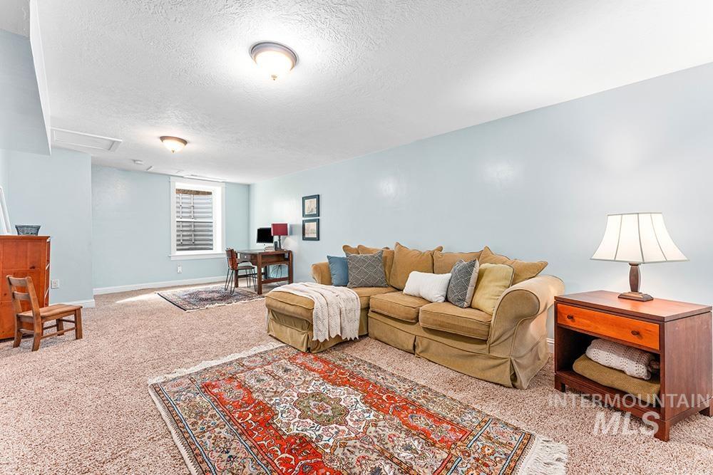 811 W Eastman St, Boise, Idaho 83702, 4 Bedrooms, 2.5 Bathrooms, Residential For Sale, Price $948,000, 98965222