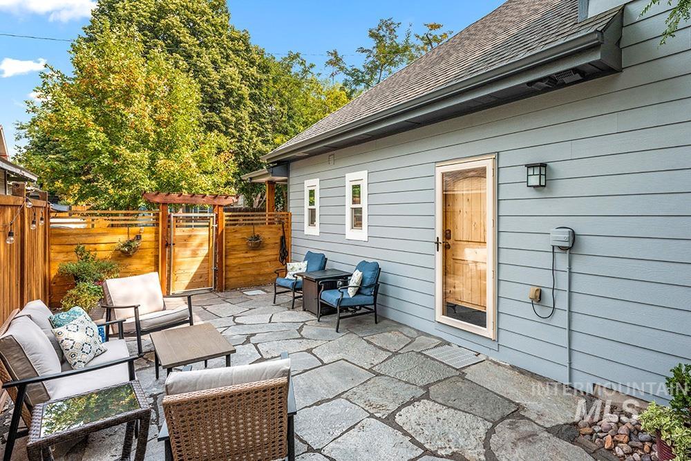811 W Eastman St, Boise, Idaho 83702, 4 Bedrooms, 2.5 Bathrooms, Residential For Sale, Price $948,000, 98965222