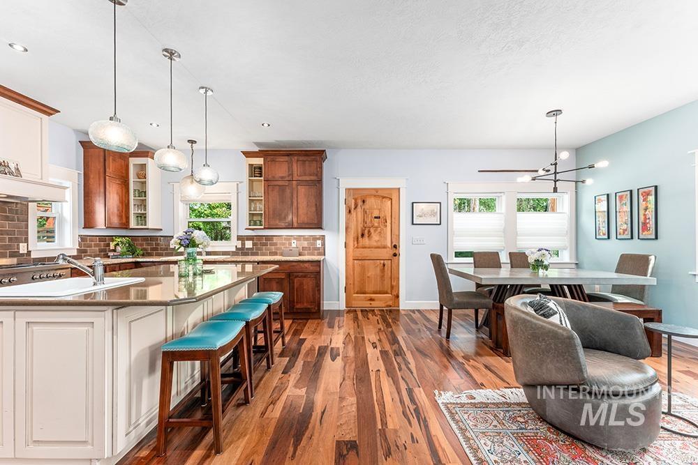 811 W Eastman St, Boise, Idaho 83702, 4 Bedrooms, 2.5 Bathrooms, Residential For Sale, Price $948,000, 98965222