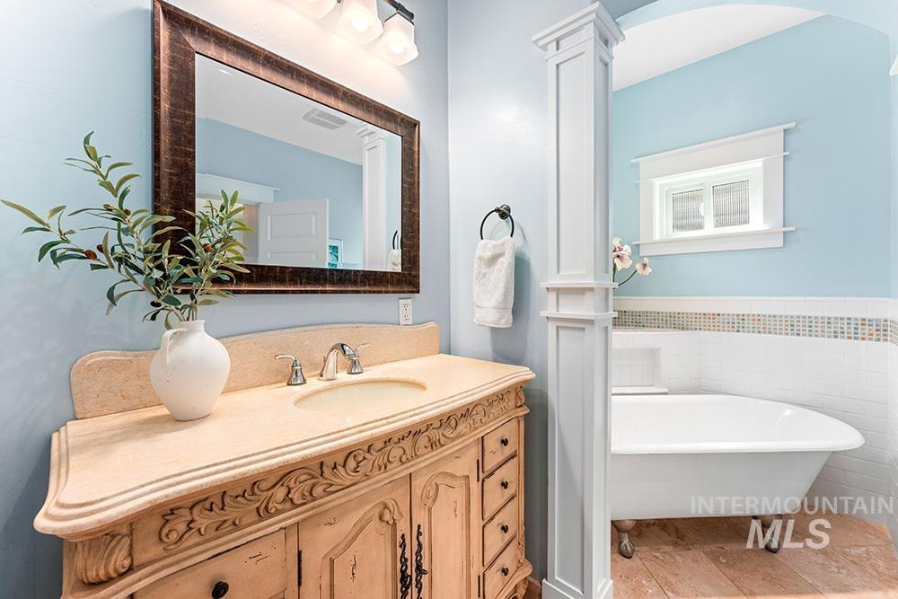811 W Eastman St, Boise, Idaho 83702, 4 Bedrooms, 2.5 Bathrooms, Residential For Sale, Price $948,000, 98965222