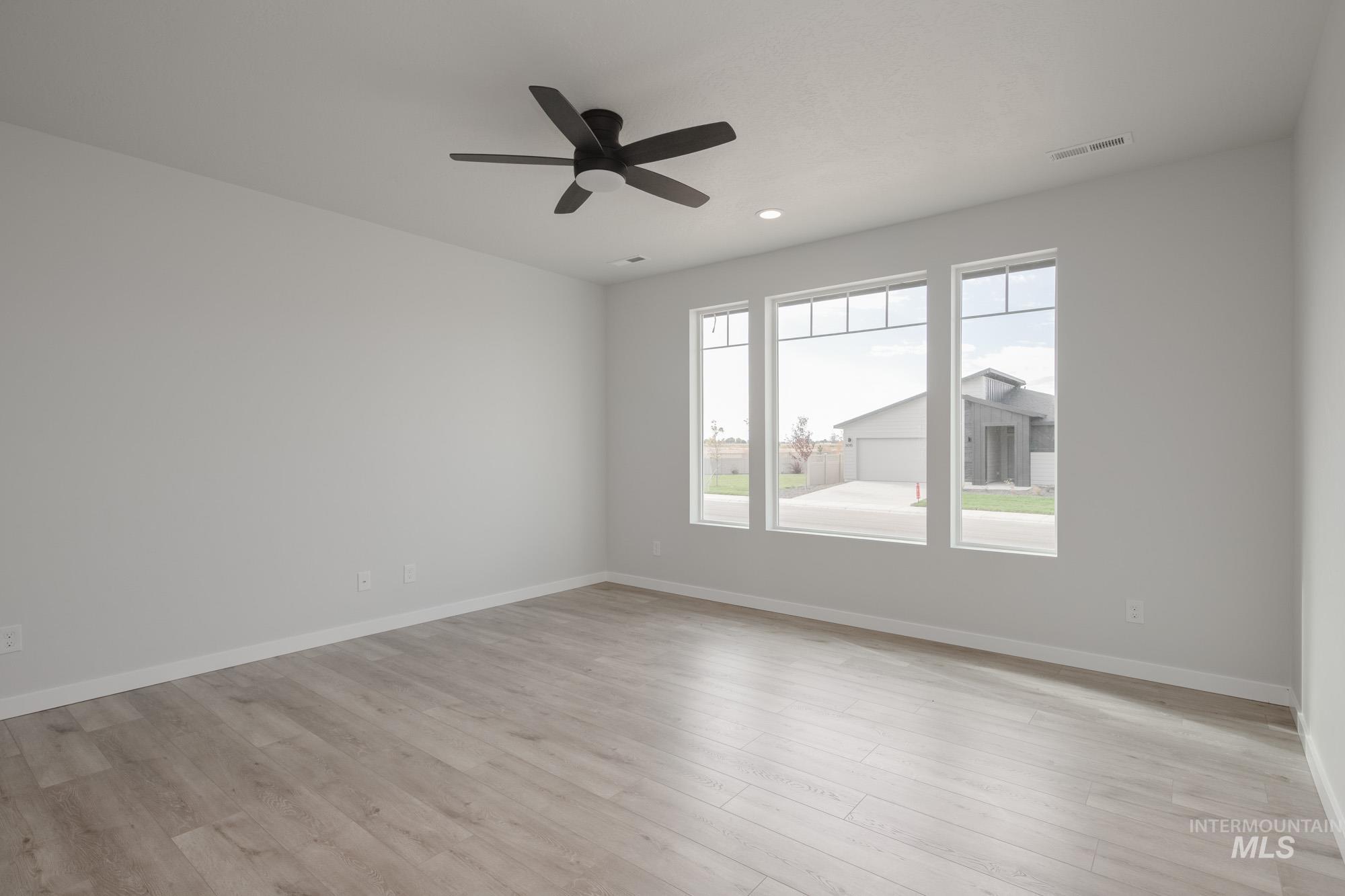 Unfurnished room with light wood finished floors, recessed lighting, and ceiling fan