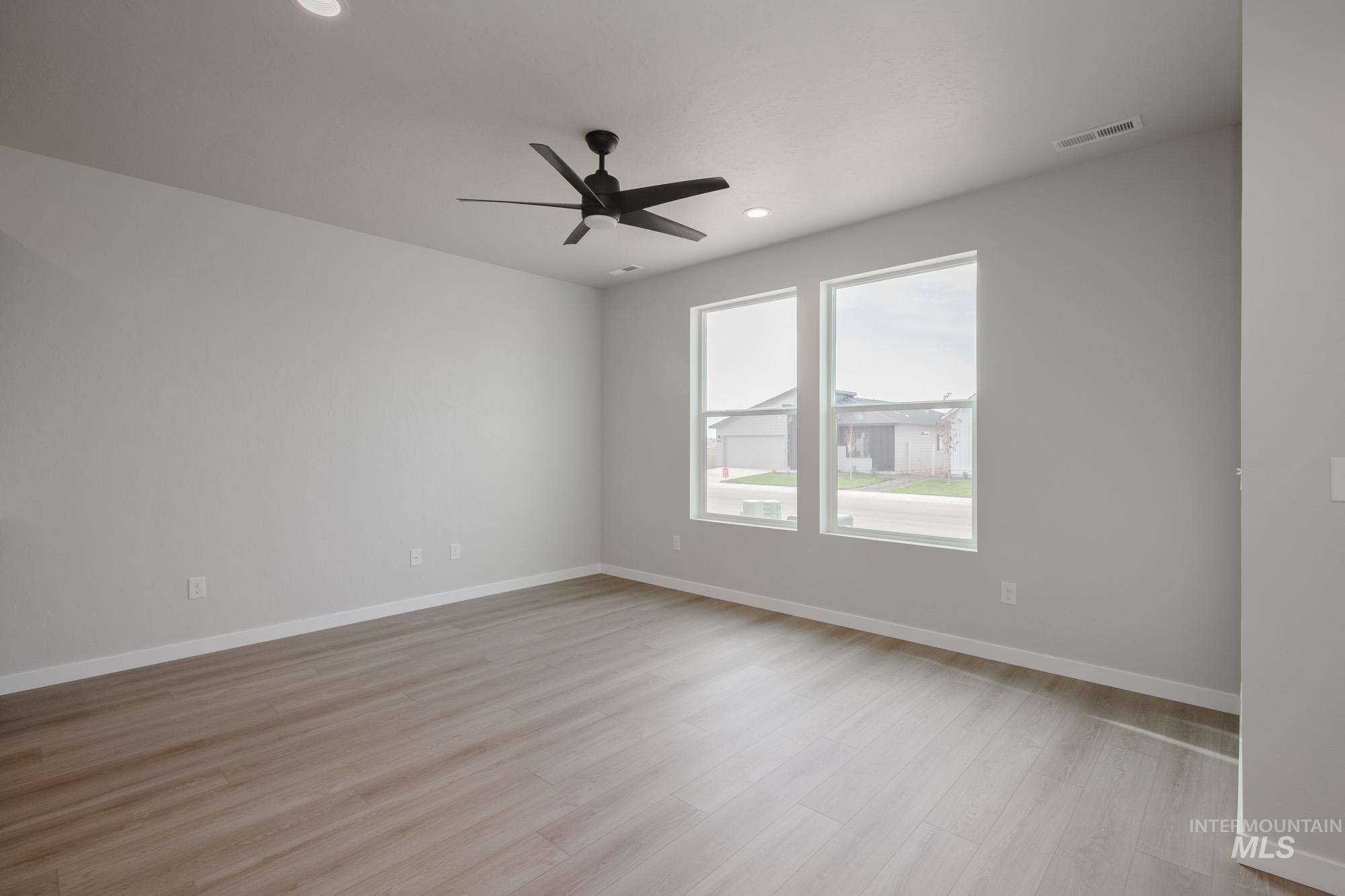 Unfurnished room with light wood-type flooring, a ceiling fan, and recessed lighting