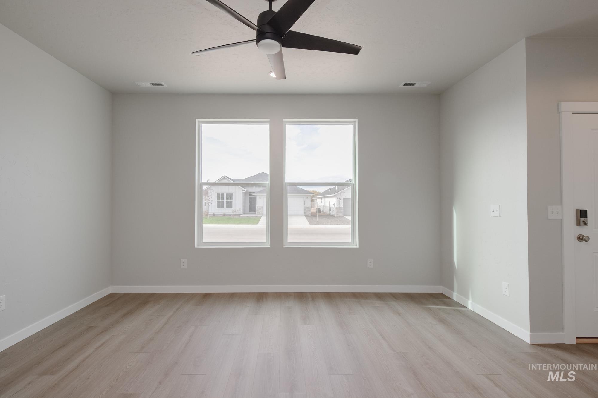 Unfurnished room with light wood-style flooring and ceiling fan