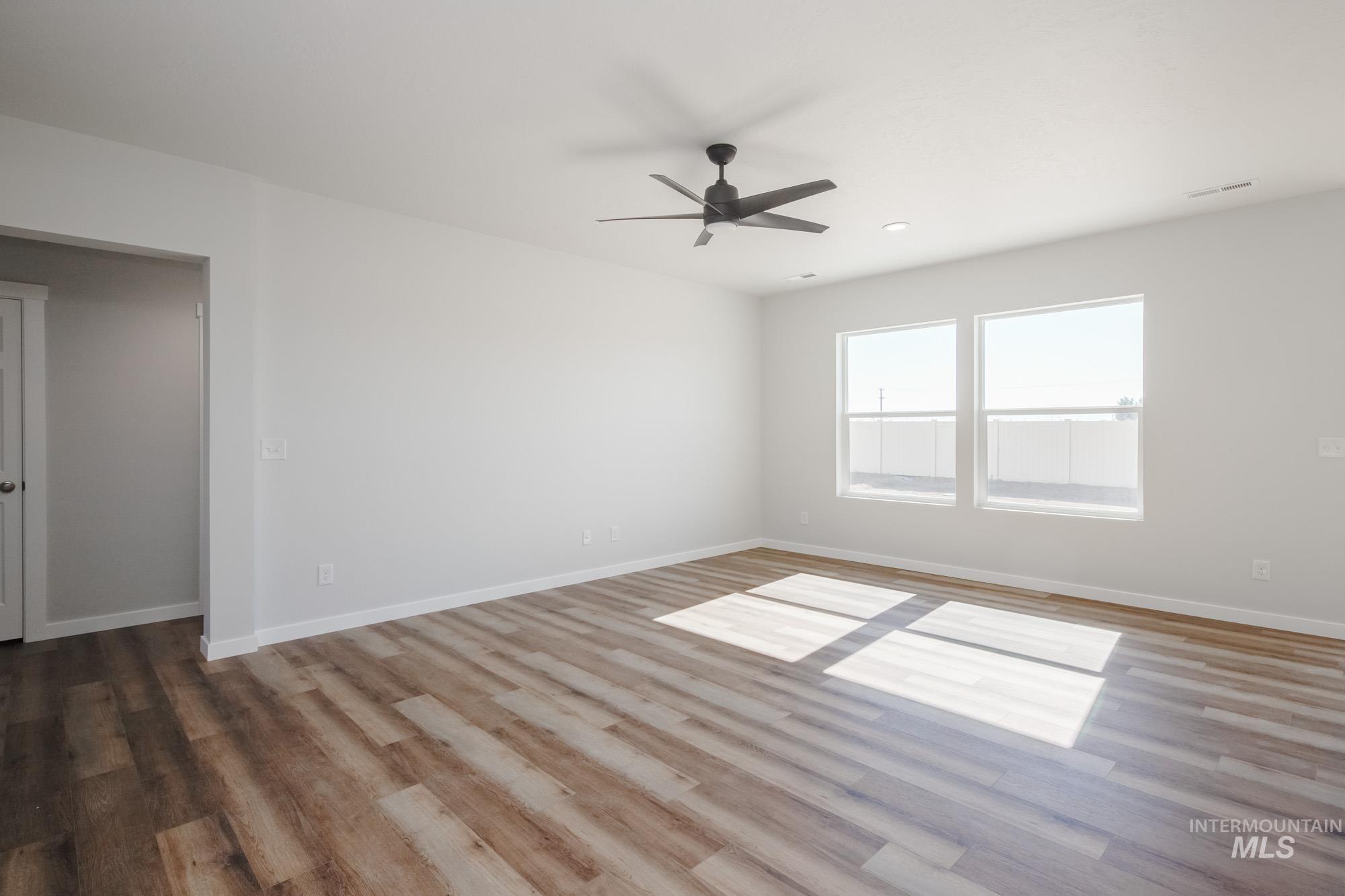 Unfurnished room with light wood-type flooring, ceiling fan, and recessed lighting