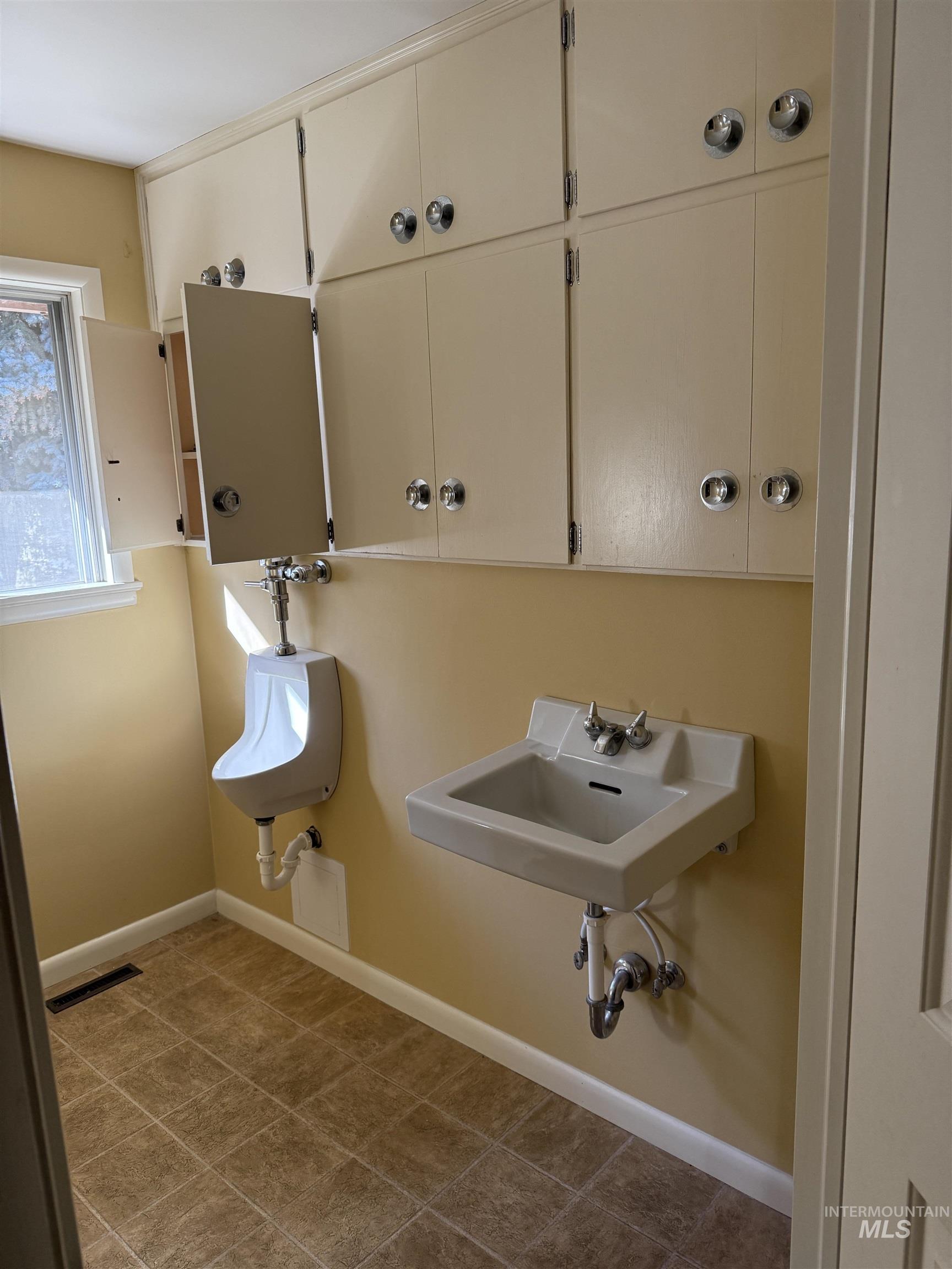Laundry room featuring baseboards