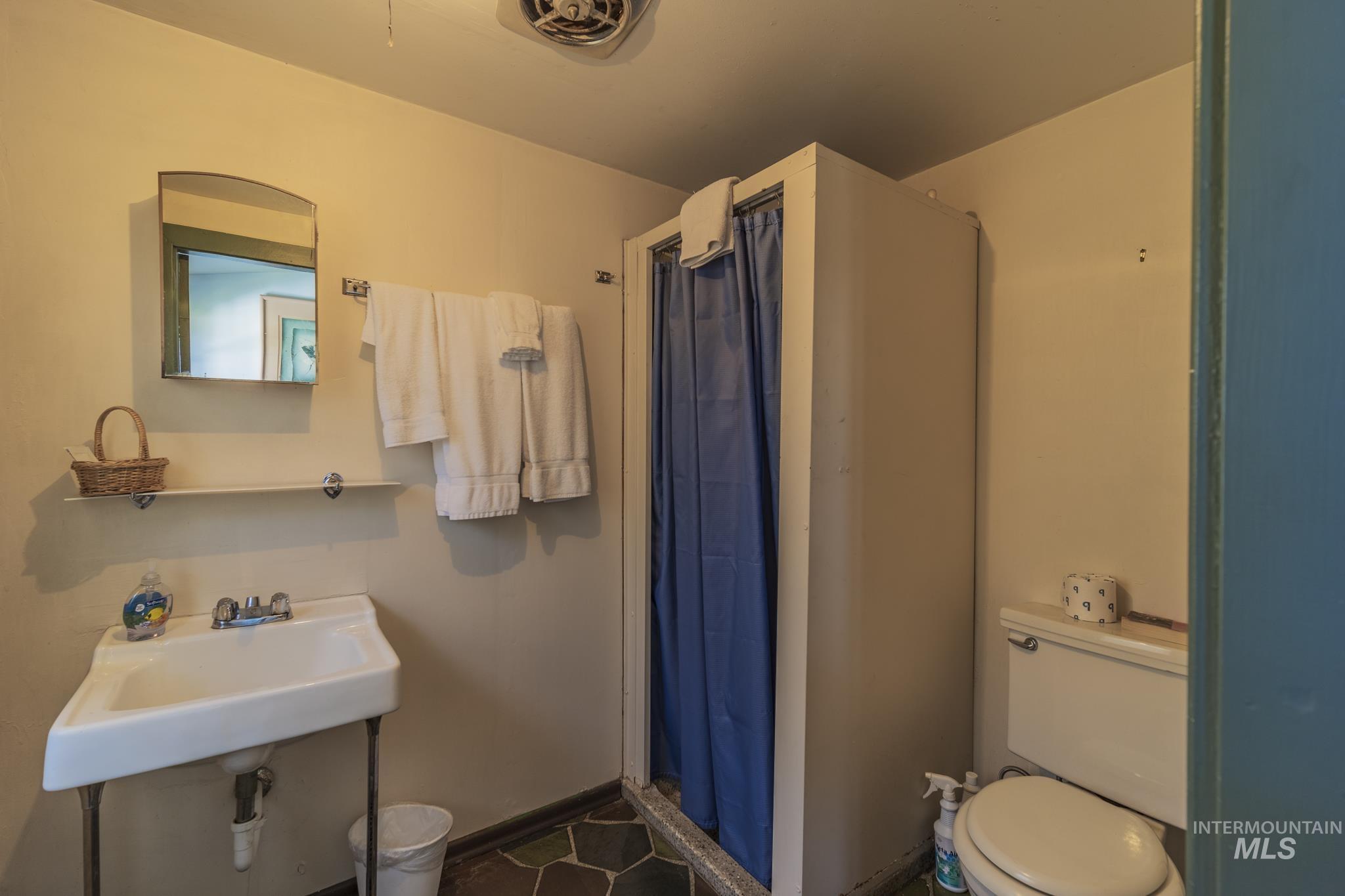 289 Main St, Elk City, Idaho 83525, 15 Rooms, Business/Commercial For Sale, Price $350,000, 98965287