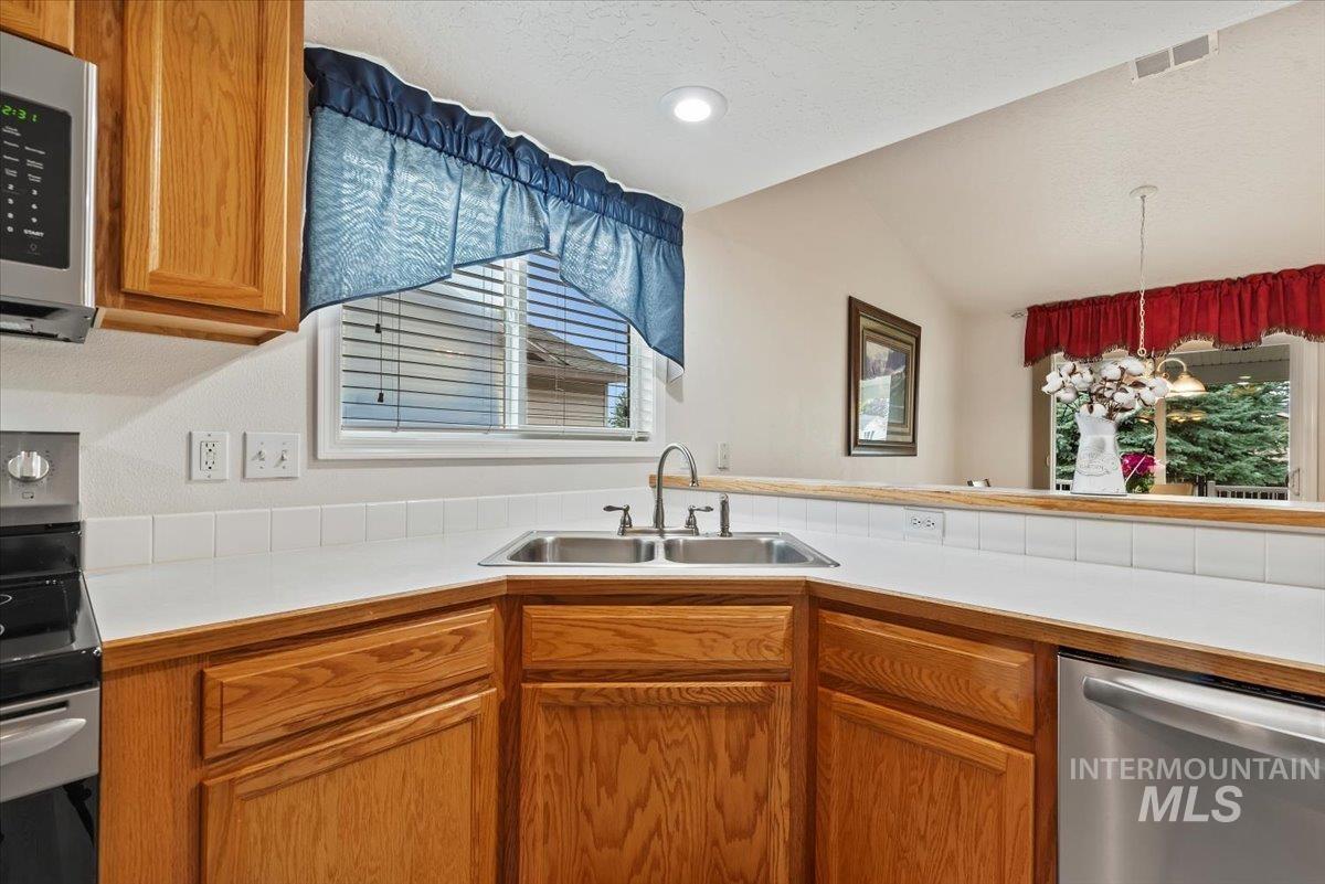 4321 S Fruithill, Boise, Idaho 83709, 3 Bedrooms, 2 Bathrooms, Residential For Sale, Price $469,900, 98965292