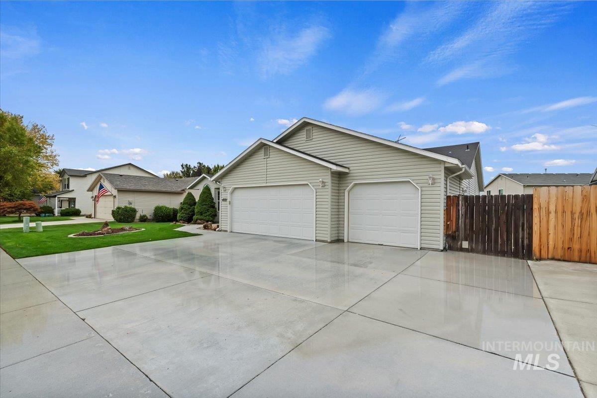 4321 S Fruithill, Boise, Idaho 83709, 3 Bedrooms, 2 Bathrooms, Residential For Sale, Price $469,900, 98965292