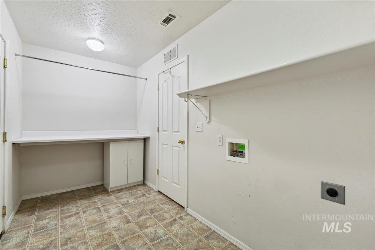 4321 S Fruithill, Boise, Idaho 83709, 3 Bedrooms, 2 Bathrooms, Residential For Sale, Price $469,900, 98965292