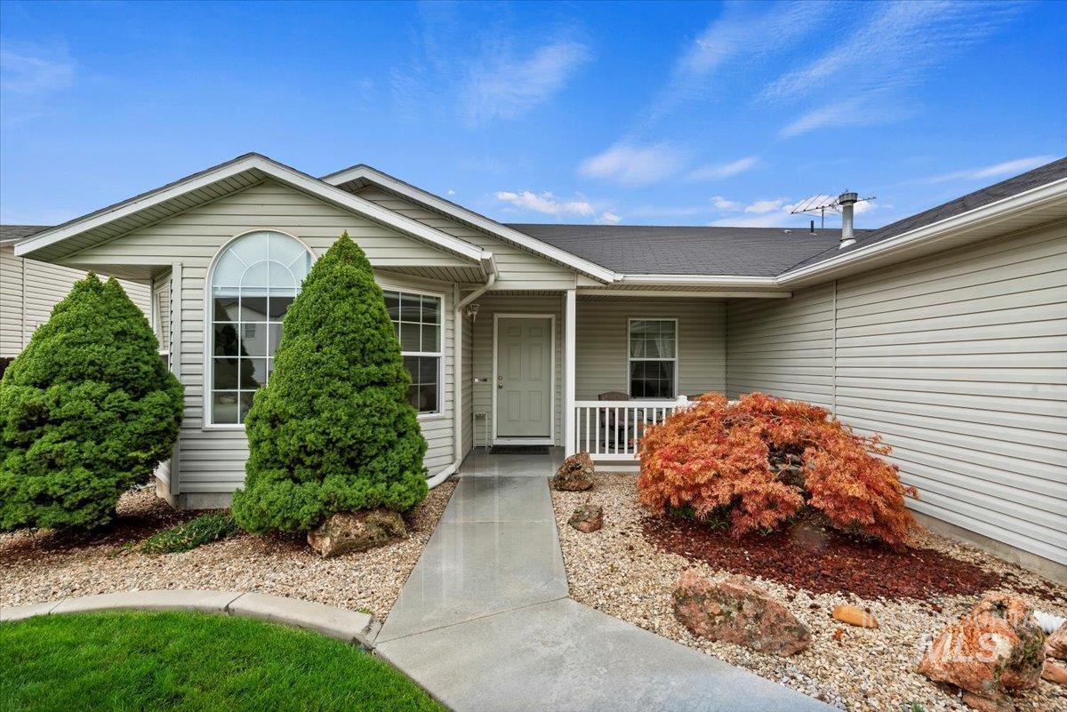 4321 S Fruithill, Boise, Idaho 83709, 3 Bedrooms, 2 Bathrooms, Residential For Sale, Price $469,900, 98965292