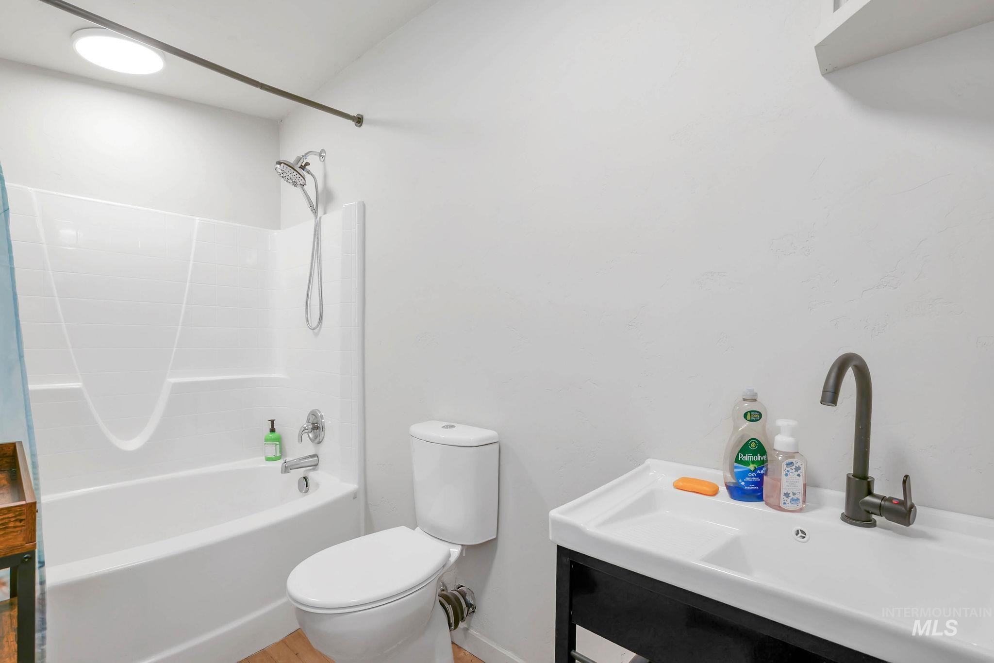 Bathroom with bathtub / shower combination and vanity
