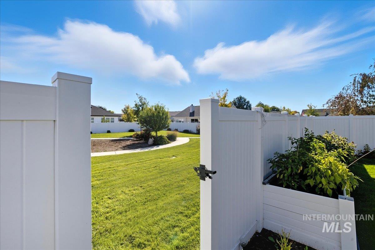 3917 Palisade Ave, Caldwell, Idaho 83605, 3 Bedrooms, 2 Bathrooms, Residential For Sale, Price $569,900, 98965294