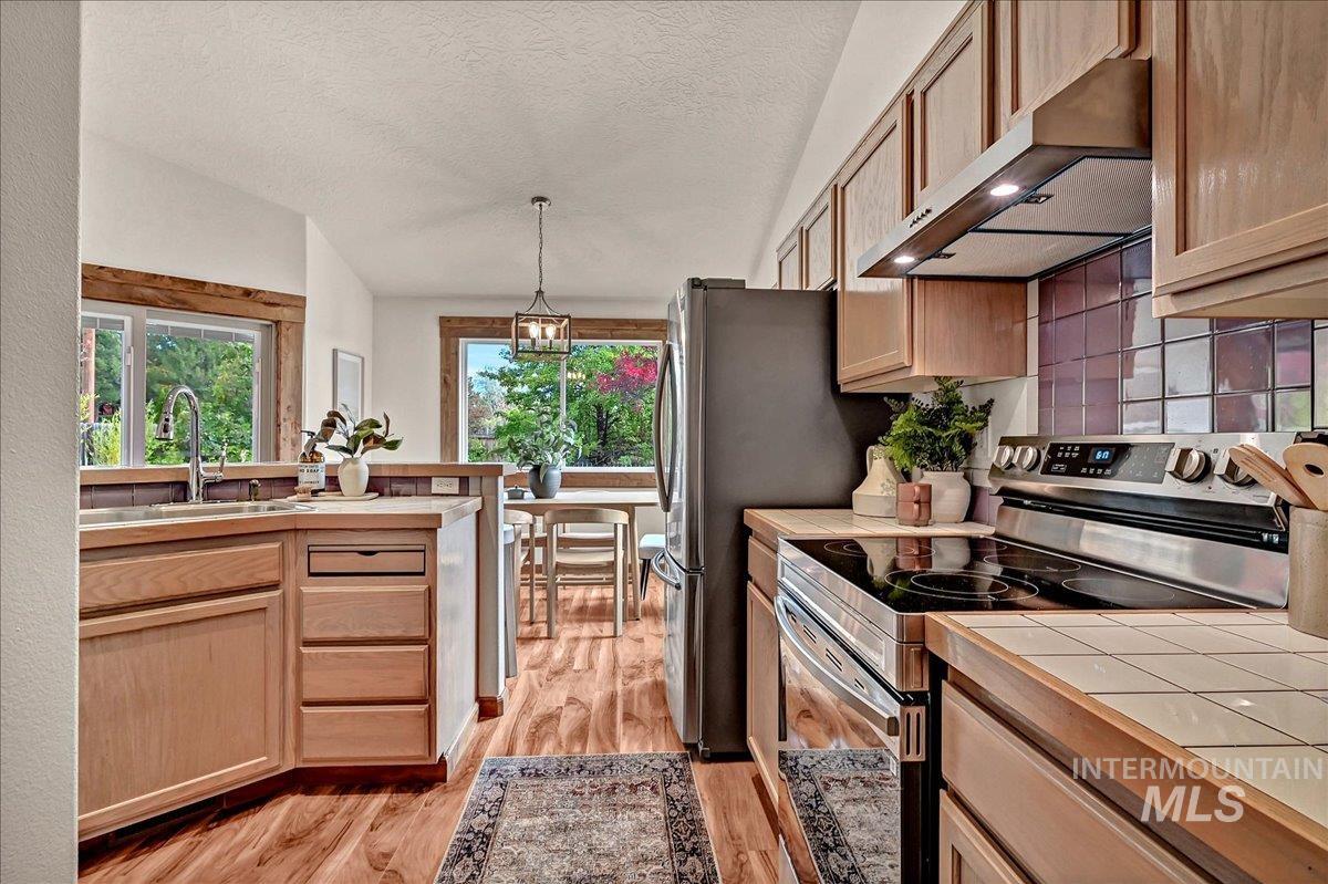 5956 S Rock Rose Pl., Boise, Idaho 83716, 3 Bedrooms, 2 Bathrooms, Residential For Sale, Price $480,000, 98965300