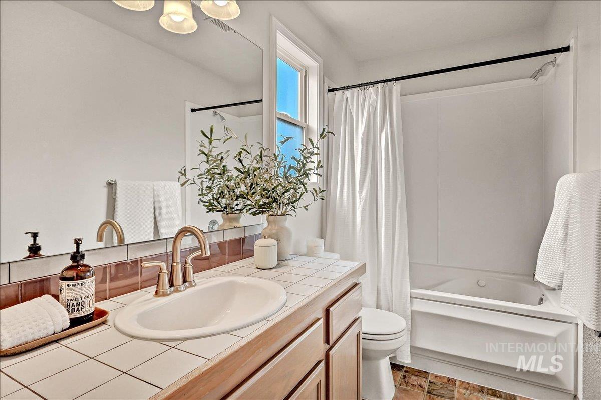 5956 S Rock Rose Pl., Boise, Idaho 83716, 3 Bedrooms, 2 Bathrooms, Residential For Sale, Price $480,000, 98965300