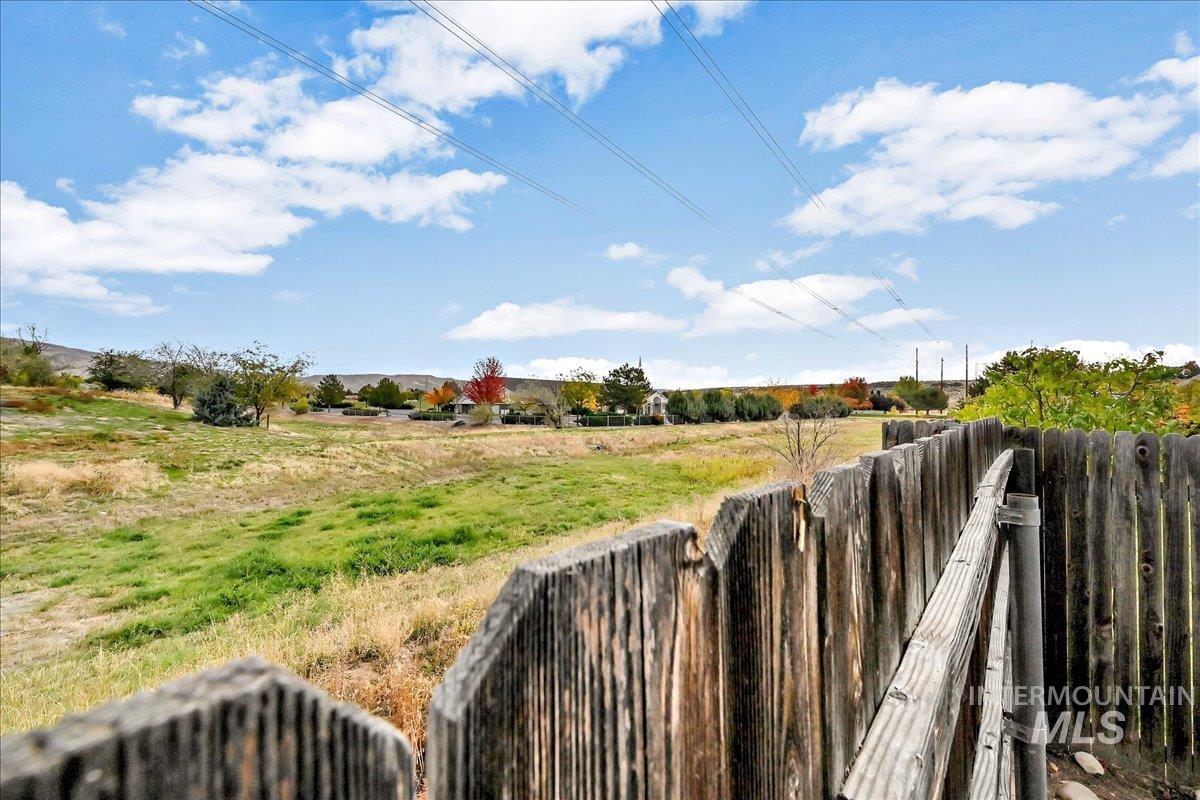 5956 S Rock Rose Pl., Boise, Idaho 83716, 3 Bedrooms, 2 Bathrooms, Residential For Sale, Price $480,000, 98965300