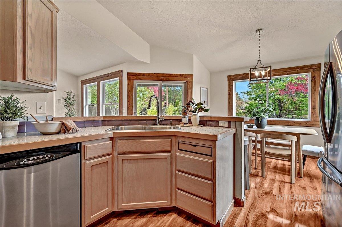 5956 S Rock Rose Pl., Boise, Idaho 83716, 3 Bedrooms, 2 Bathrooms, Residential For Sale, Price $480,000, 98965300
