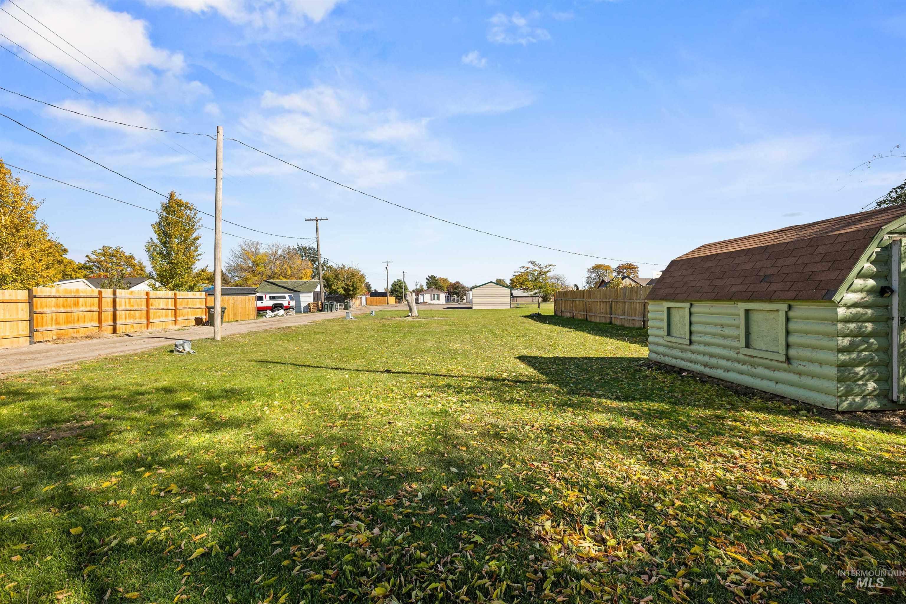 View of yard featuring a shed