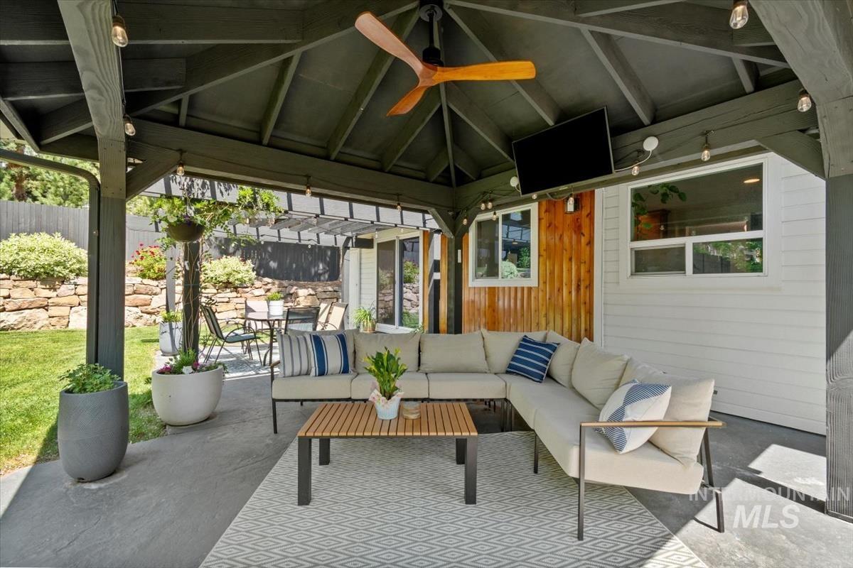 3110 E Stone Point Dr, Boise, Idaho 83712, 4 Bedrooms, 2.5 Bathrooms, Residential For Sale, Price $869,999, 98965320