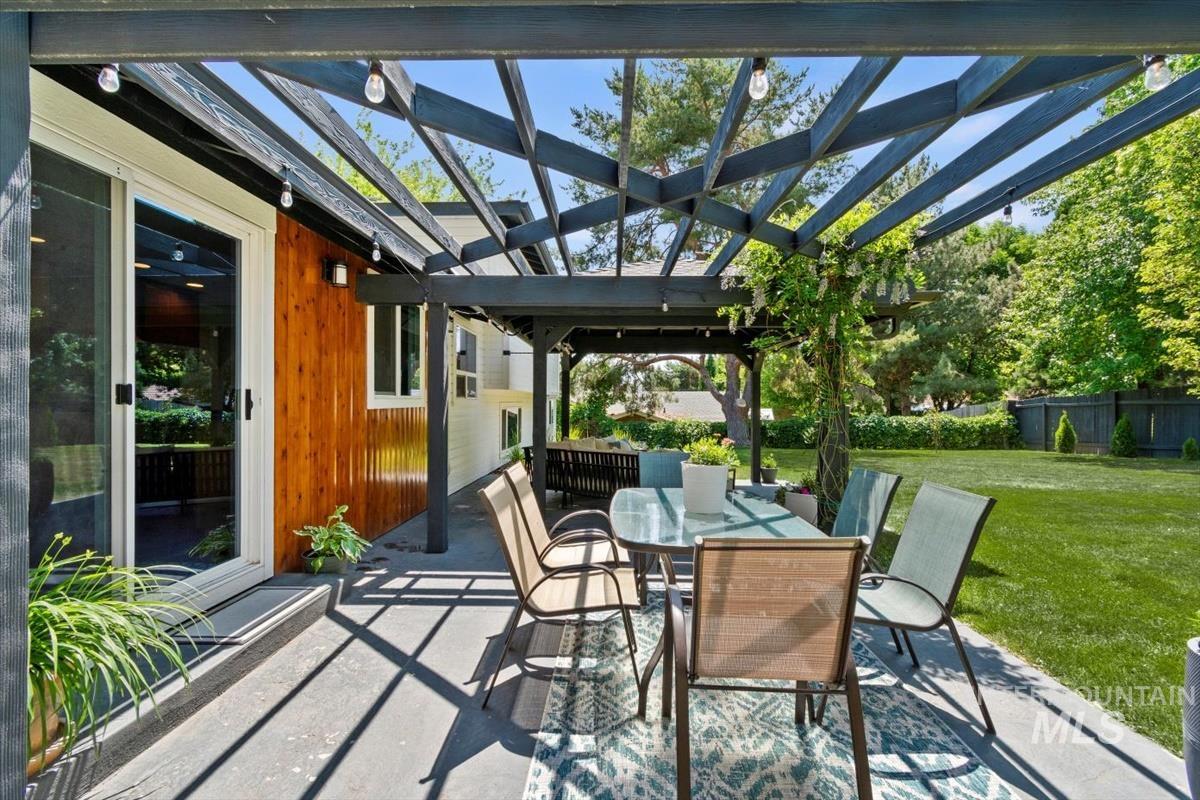 3110 E Stone Point Dr, Boise, Idaho 83712, 4 Bedrooms, 2.5 Bathrooms, Residential For Sale, Price $869,999, 98965320