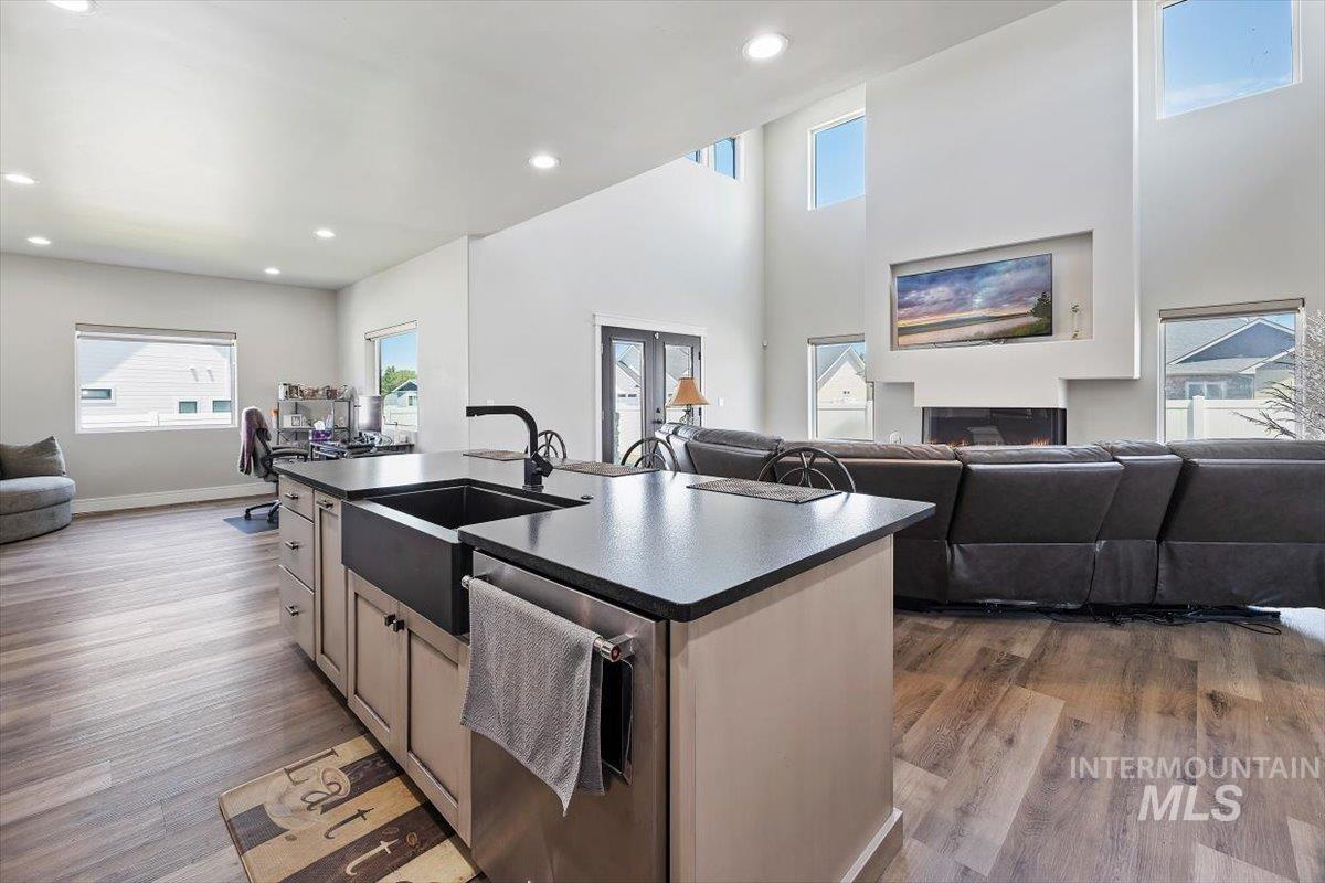2971 Sunlight Rd, Twin Falls, Idaho 83301, 3 Bedrooms, 2.5 Bathrooms, Residential For Sale, Price $585,000, 98965321