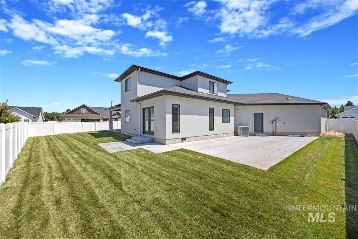 2971 Sunlight Rd, Twin Falls, Idaho 83301, 3 Bedrooms, 2.5 Bathrooms, Residential For Sale, Price $585,000, 98965321