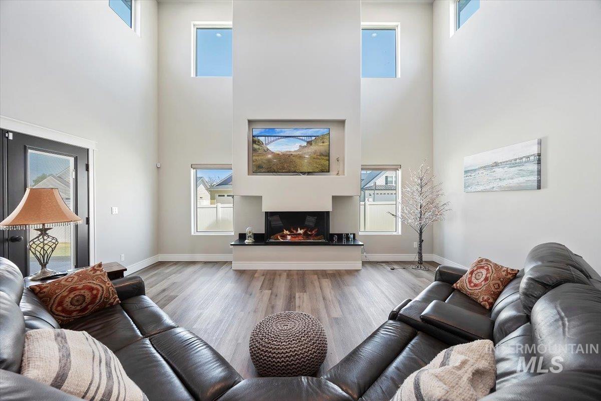 2971 Sunlight Rd, Twin Falls, Idaho 83301, 3 Bedrooms, 2.5 Bathrooms, Residential For Sale, Price $585,000, 98965321