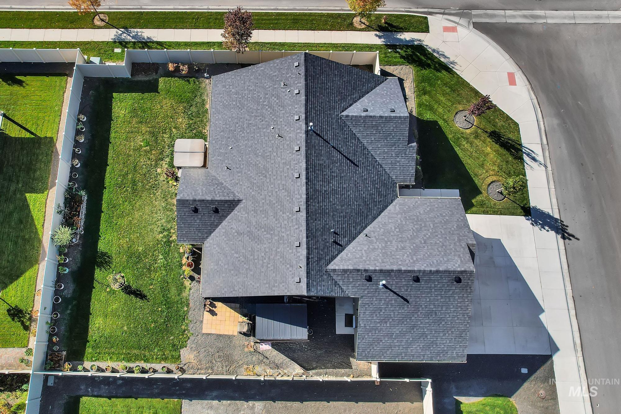 Aerial view of property and surrounding area