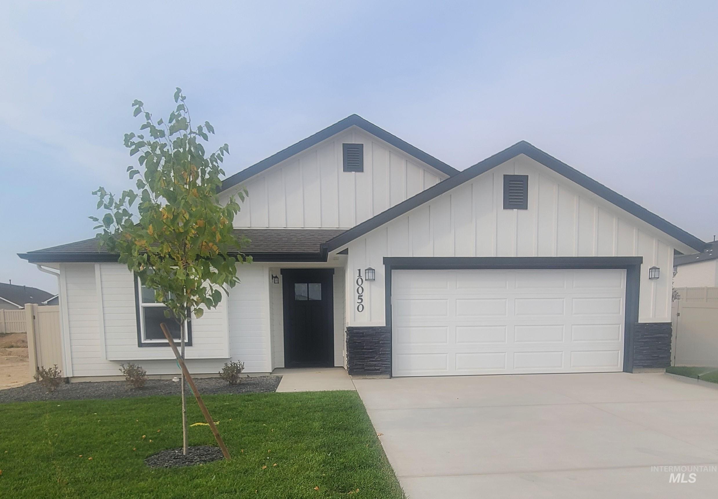 257 W Omphale St., Kuna, Idaho 83634, 3 Bedrooms, 2 Bathrooms, Residential For Sale, Price $379,990, 98965344