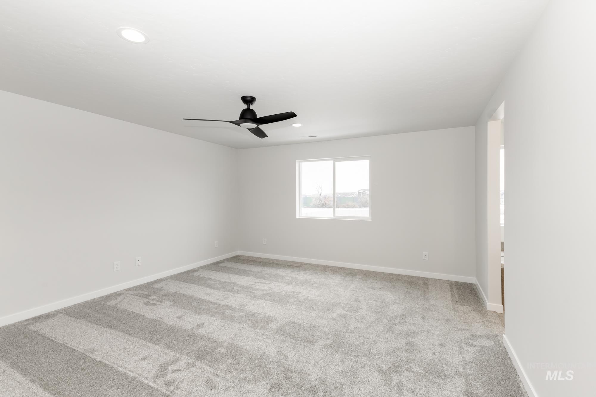 Empty room featuring light carpet, recessed lighting, and ceiling fan