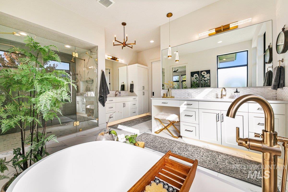10205 Copperhead Lane, Caldwell, Idaho 83600, 3 Bedrooms, 3 Bathrooms, Residential For Sale, Price $1,395,000, 98965365
