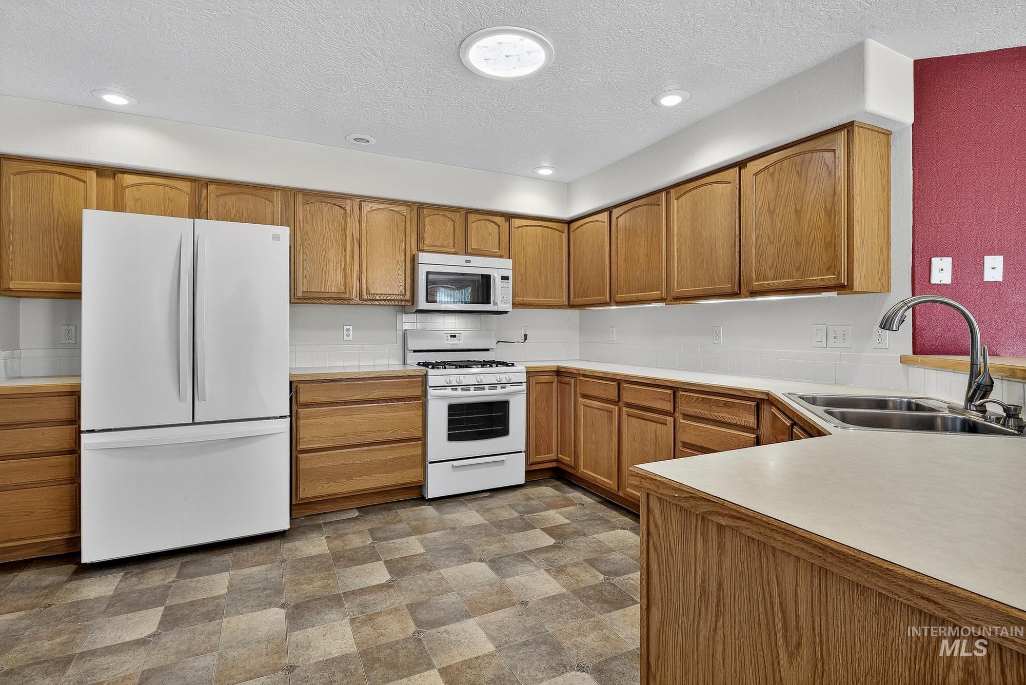 3289 W Fieldstream Lane, Meridian, Idaho 83646, 3 Bedrooms, 2 Bathrooms, Residential For Sale, Price $399,999, 98965395