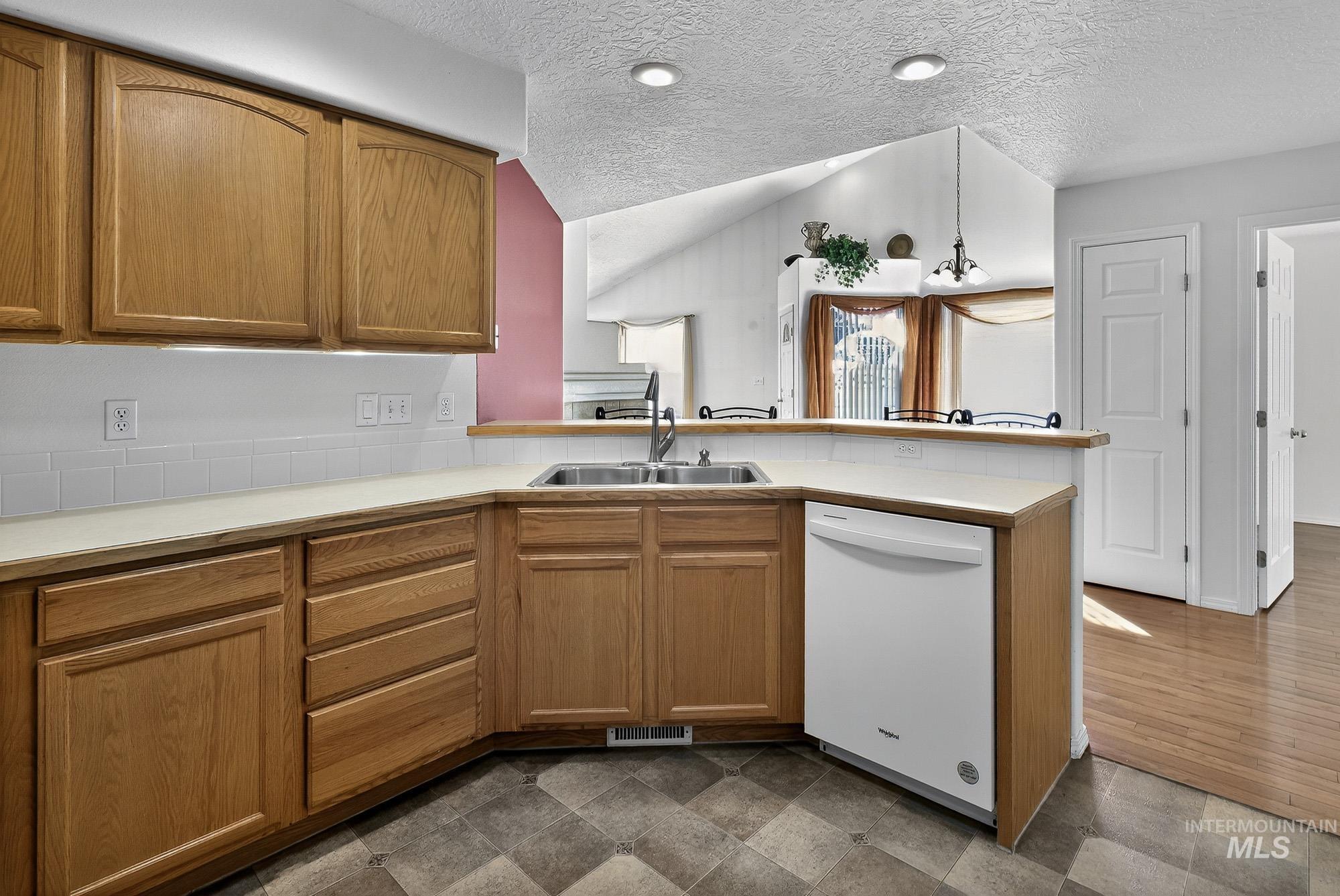3289 W Fieldstream Lane, Meridian, Idaho 83646, 3 Bedrooms, 2 Bathrooms, Residential For Sale, Price $399,999, 98965395