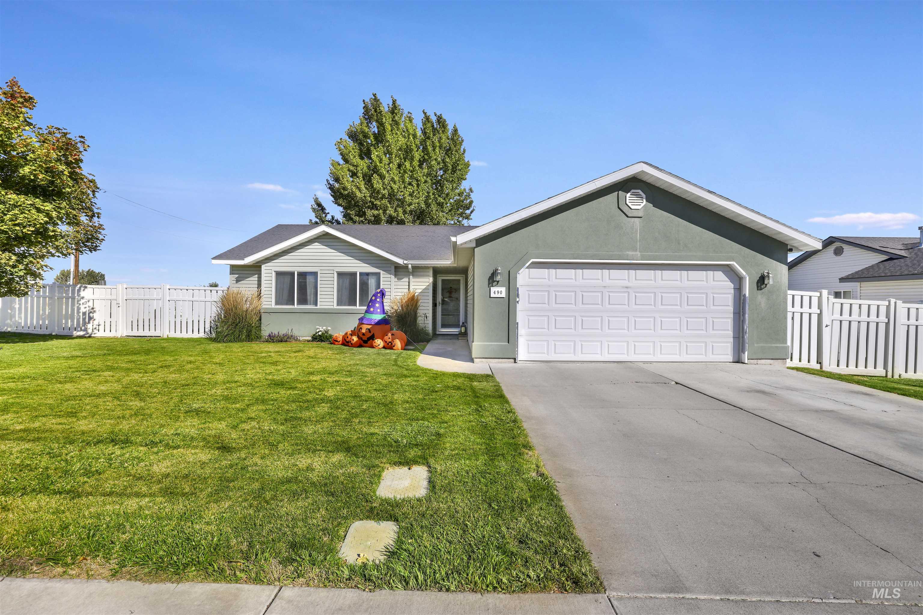 490 Silver Pheasant Ave, Twin Falls, Idaho 83301, 3 Bedrooms, 2 Bathrooms, Residential For Sale, Price $320,000, 98965405