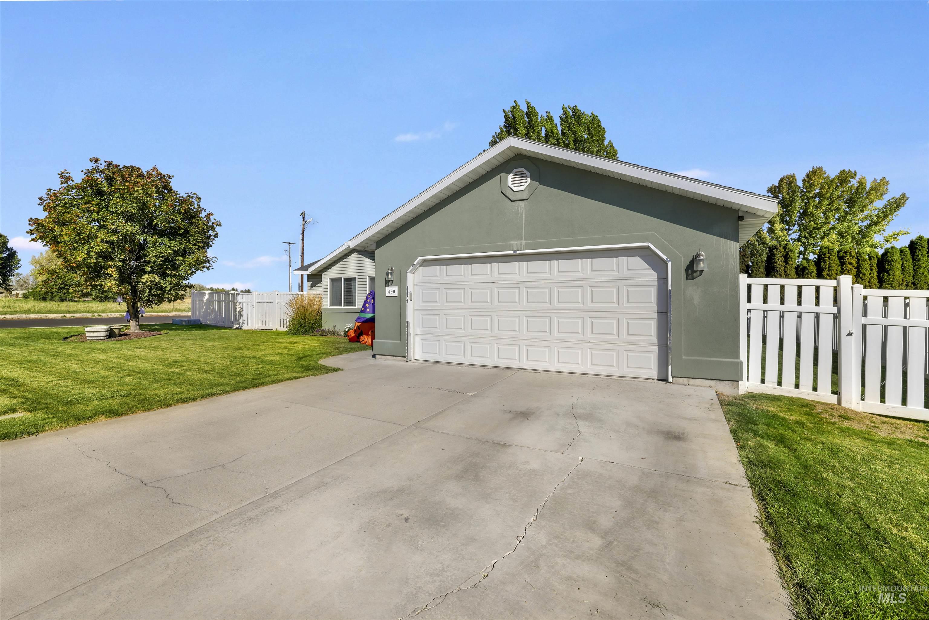 490 Silver Pheasant Ave, Twin Falls, Idaho 83301, 3 Bedrooms, 2 Bathrooms, Residential For Sale, Price $320,000, 98965405