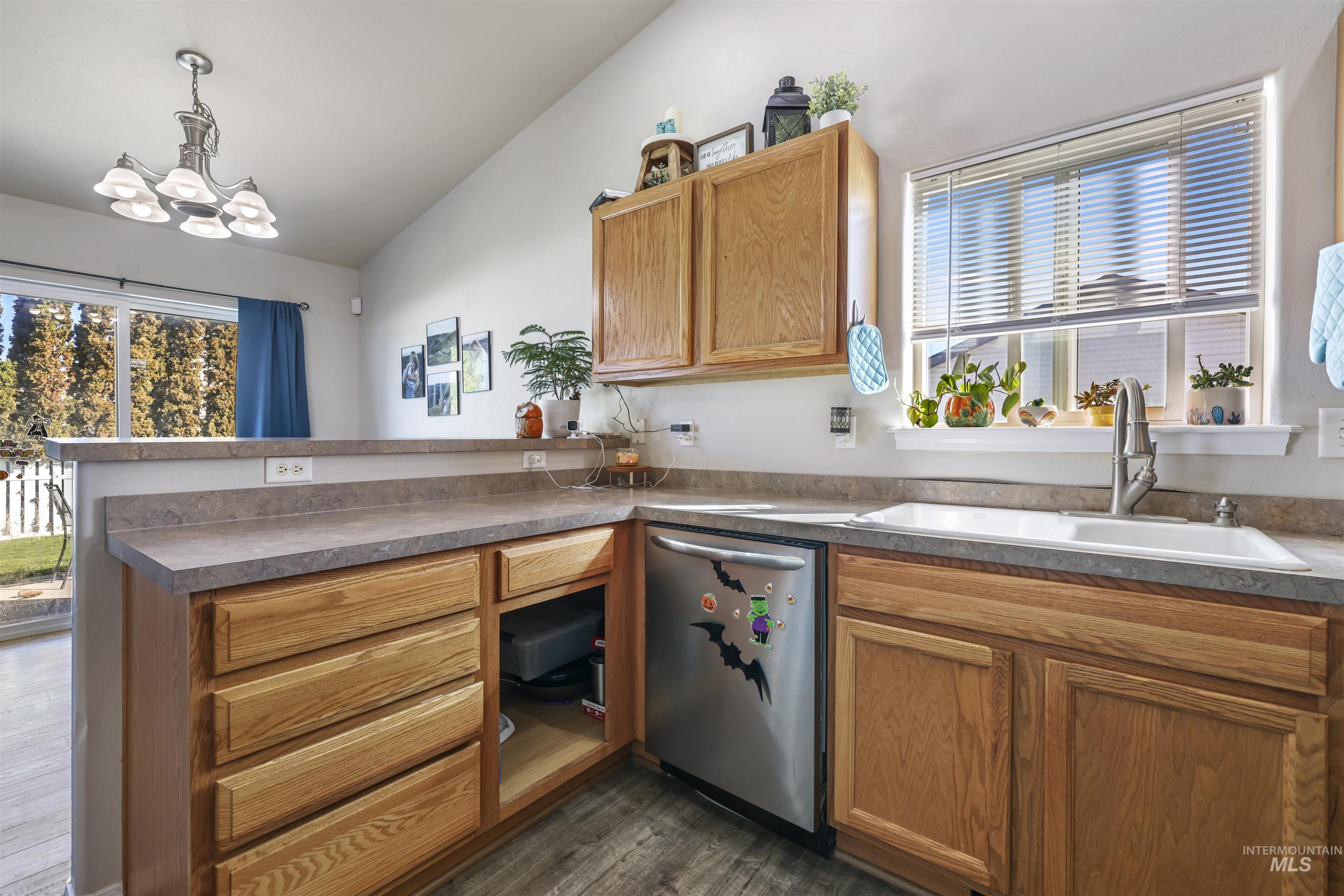 490 Silver Pheasant Ave, Twin Falls, Idaho 83301, 3 Bedrooms, 2 Bathrooms, Residential For Sale, Price $320,000, 98965405