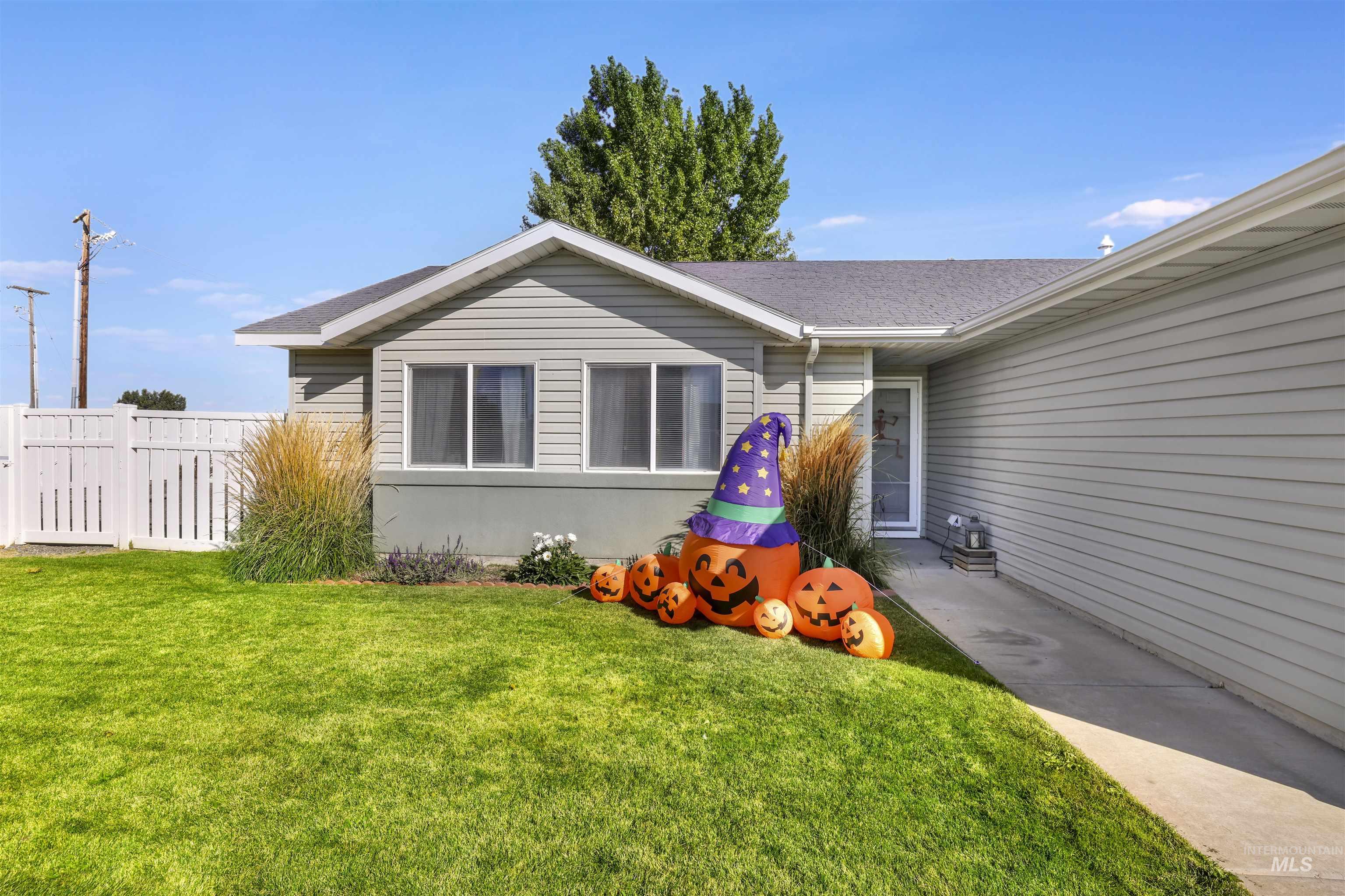 490 Silver Pheasant Ave, Twin Falls, Idaho 83301, 3 Bedrooms, 2 Bathrooms, Residential For Sale, Price $320,000, 98965405